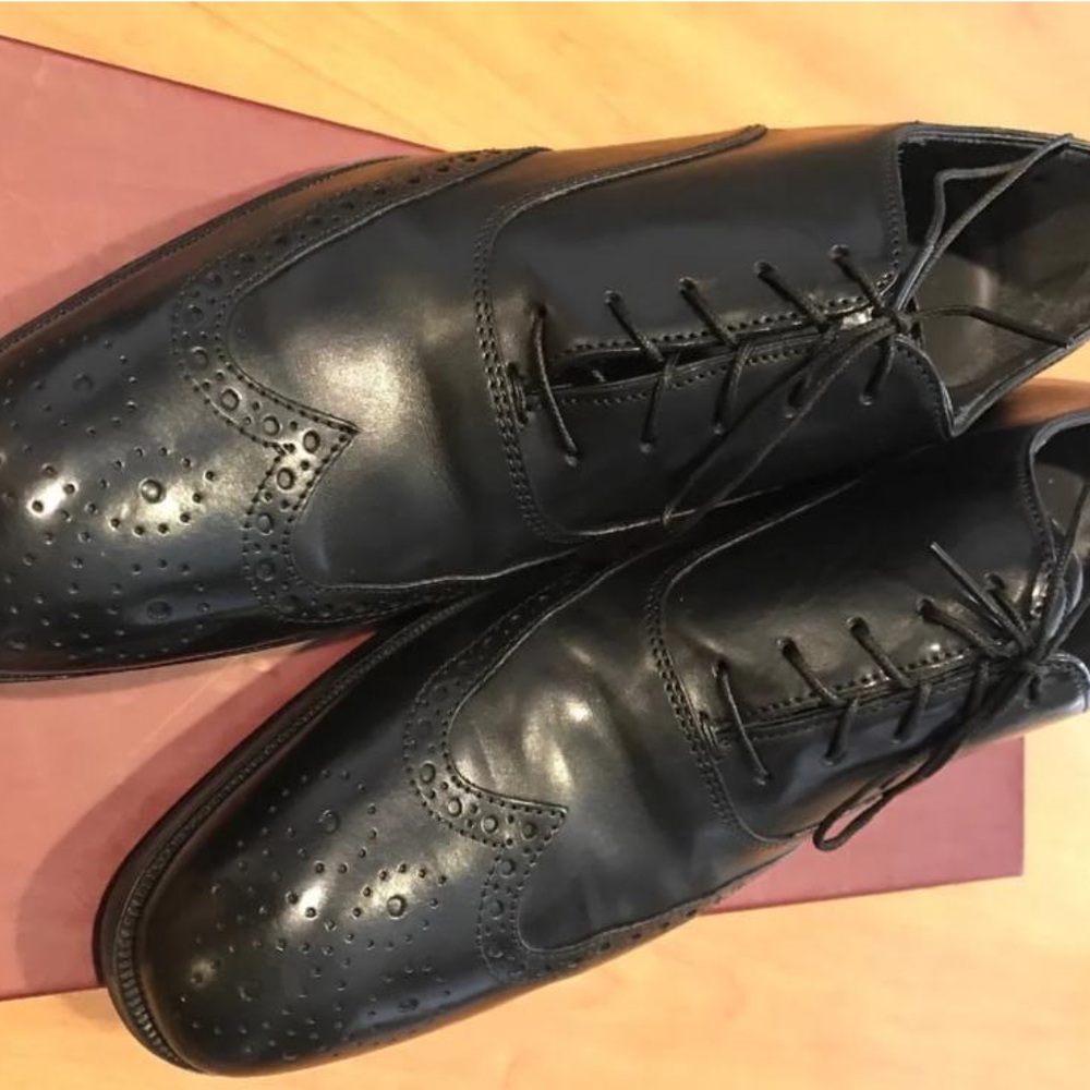 used shoe in good condition size 7M